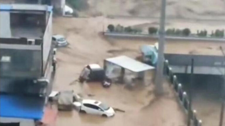 特大暴雨襲山西呂梁  建築工人被沖走5人失聯