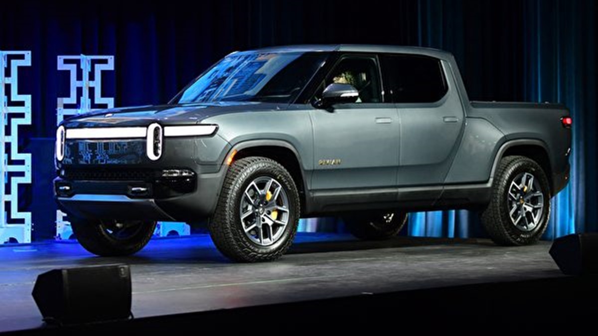 圖為Rivian今年11月在洛杉磯車展上展示其Rivian R1T電動卡車。(FREDERIC J. BROWN/AFP via Getty Images)