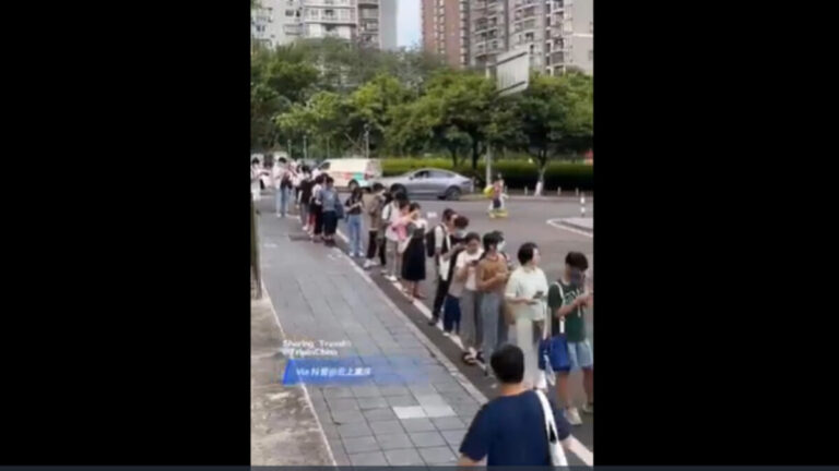 趙立堅拍馬屁拍在馬腿上 遭網友嗆慘