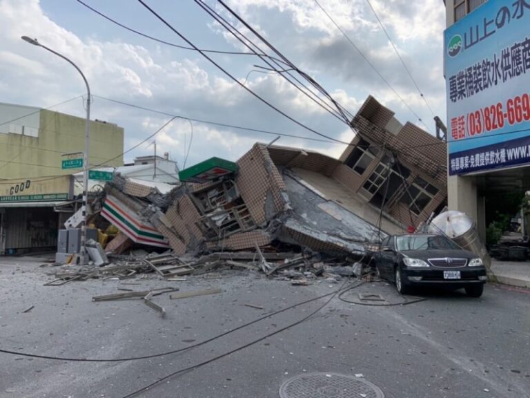 台灣6.8強震 屋倒橋斷傷亡未明(視頻)