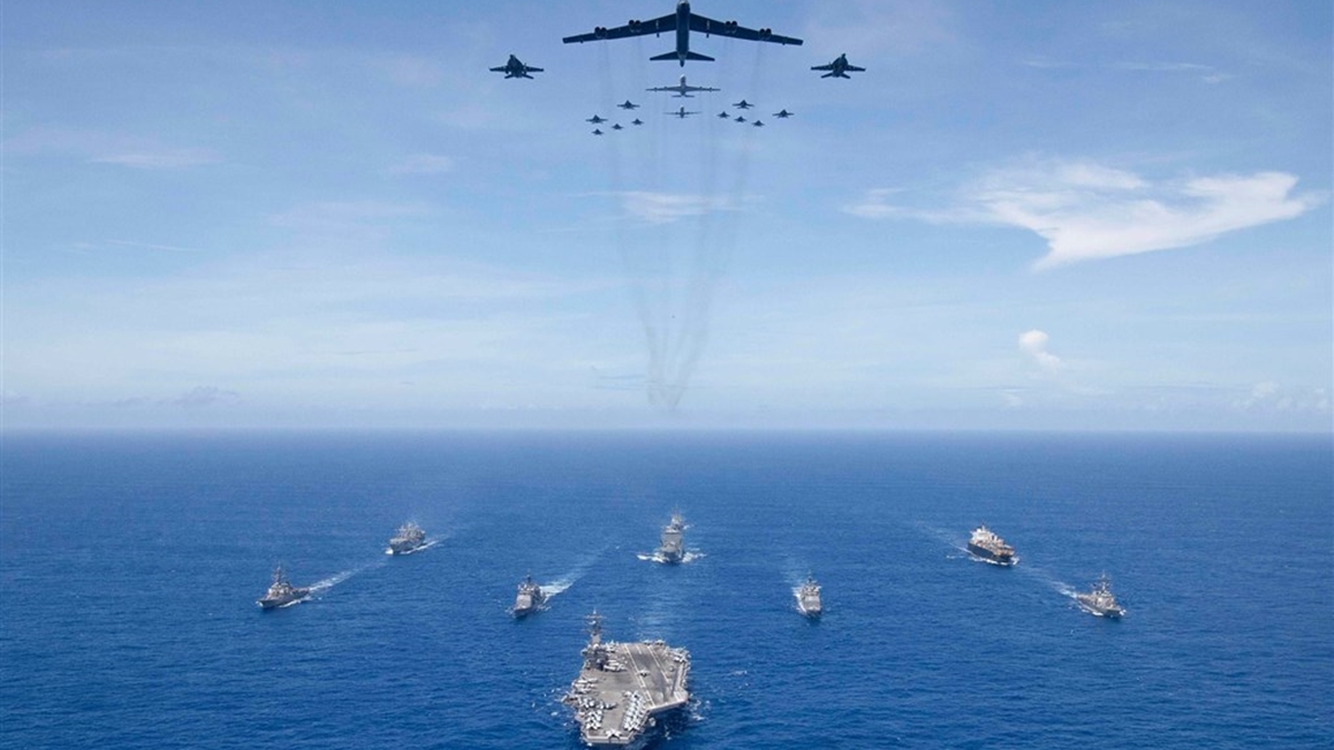 美軍「勇敢之盾」大型軍事演習14日起,將在西太平洋關島與馬里亞納群島附近海域舉行,為期12天,里根號航空母艦與上百架戰機等參與。(圖取自facebook.com/USPacificFleet)