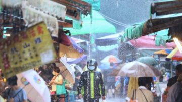 台风轩岚诺转强台北上 北台湾雨势晚间缓和