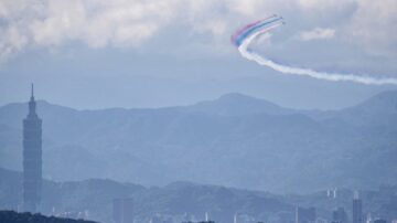 备战双十国庆！国军清晨空中演练磅礴登场