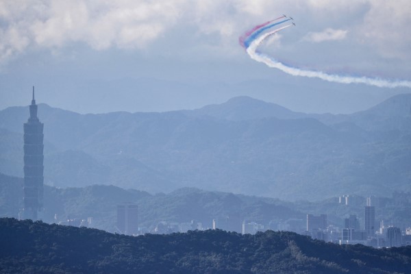 備戰雙十國慶！國軍清晨空中演練磅礴登場