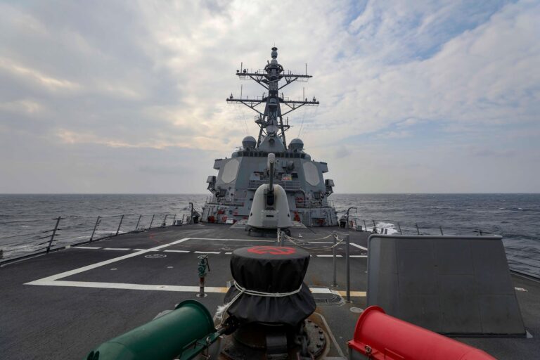 美導彈驅逐艦過台海 北京靜默 台：已掌握情況