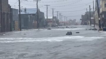 早秋強風暴引發洪水 美阿拉斯加州部分住家受損