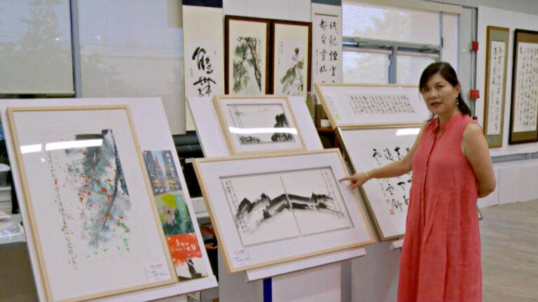 南加華人開辦師生畫展 學生最愛荷花題材
