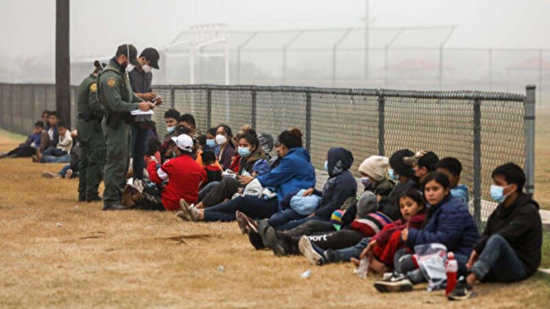 美墨邊境特工8月逮捕超過18.5萬名非法移民