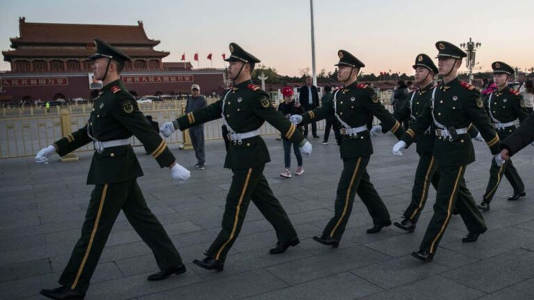 中共二十大名單出爐  網議：精準設計的舉手機器