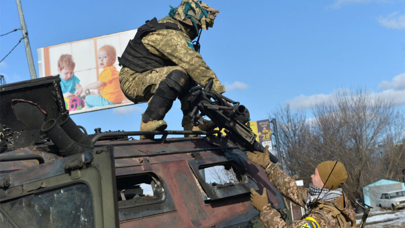 俄东北战线崩溃 乌军夺回哈尔科夫30个定居点