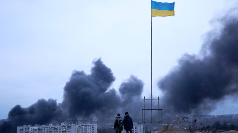 乌克兰3条战线齐反击 普京开会和官员齐打瞌睡