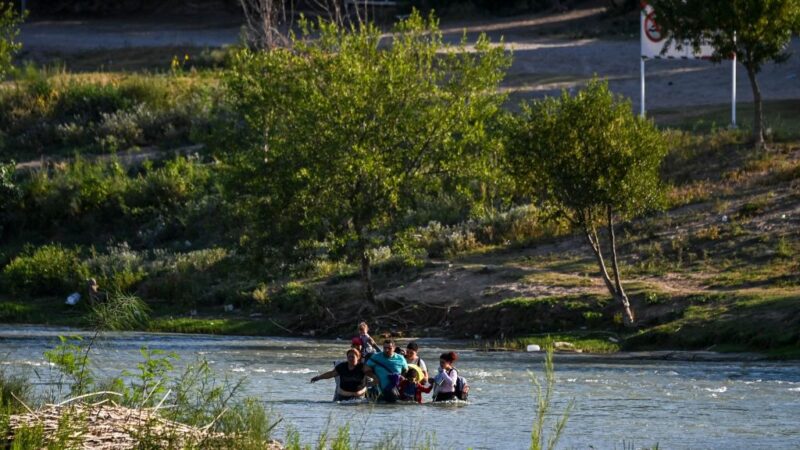 豪雨導致河水暴漲 美墨邊境非法移民硬闖釀9死