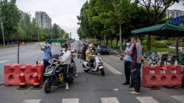 【新闻周刊】中共极端封控 新疆饿死人 多地隔离收费敛财