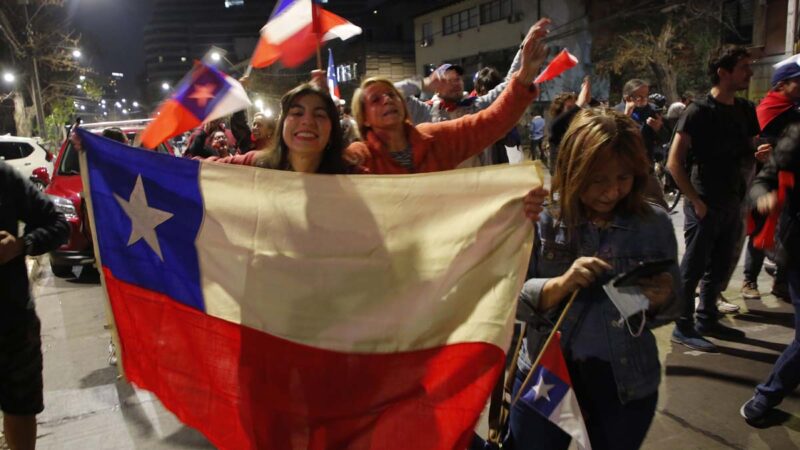 智利人投票反对左倾的新宪法提案