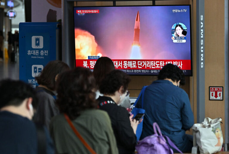 美航母抵韓基地 朝鮮挑釁試射彈道飛彈