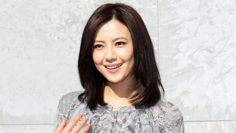 高圓圓公開自己行李箱 自備枕頭枕巾