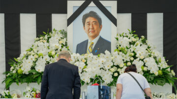 日本评论员：拜登缺席安倍葬礼 错过外交良机