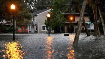 佛州遭遇“500年一遇洪水” 多人遇难 260万户停电