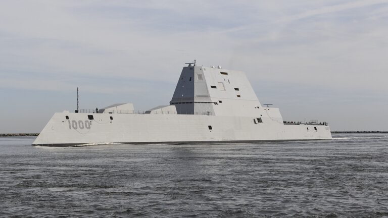 針對中共？美軍最先進隱身驅逐艦駐紮日本基地