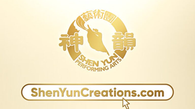女子觀看「神韻作品」讚：開闊神性視野