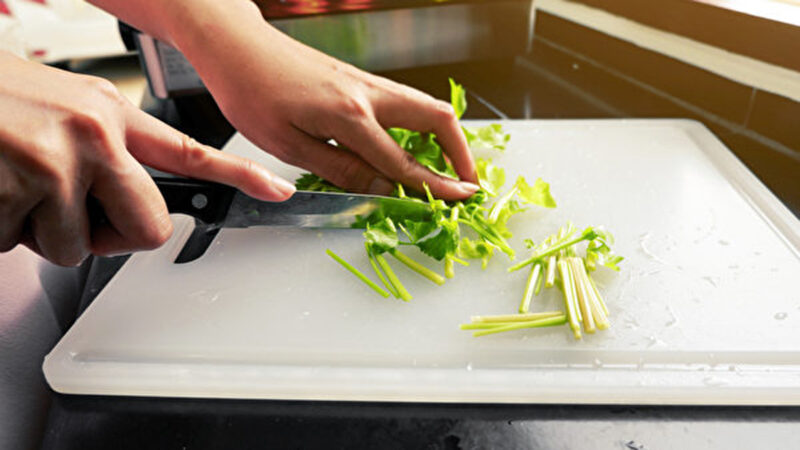 切菜板易滋生細菌 務必注意清理