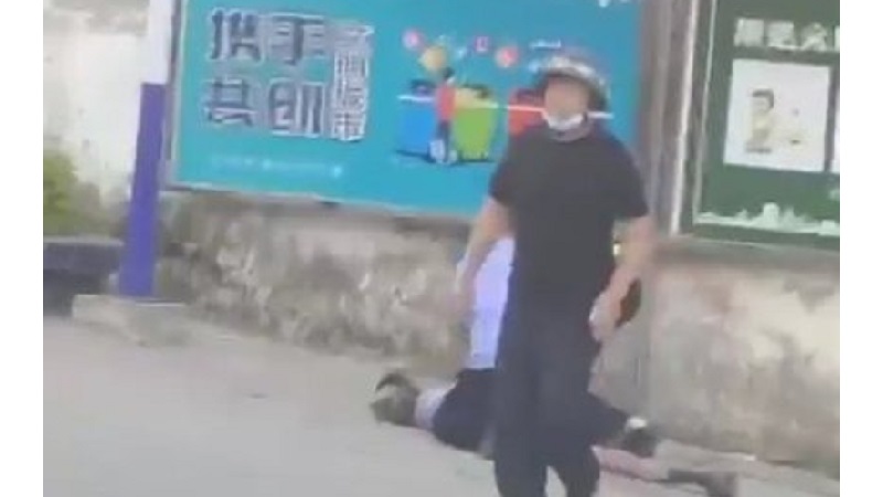 網傳恐怖視頻：南寧男子殺人後提頭上街