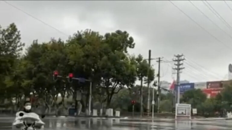 中國多城加碼防疫 荊州紅燈管制惹民怨