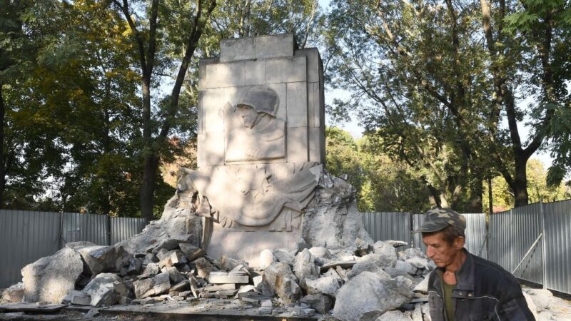 去共产主义 波兰拆4座苏联红军纪念碑