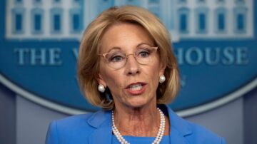 【華府衝擊播】專訪美國前教育部長 Betsy DeVos：為什麼要廢除美國教育部