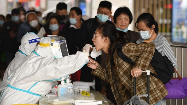 蘭州爆發大規模群聚感染 被封新疆遊客再就業