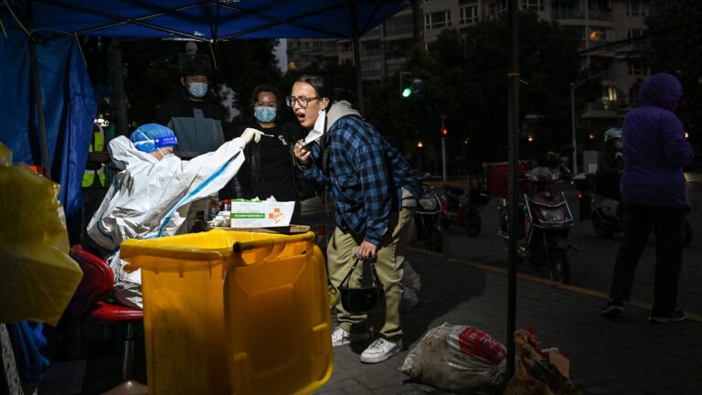 中國專家揭「免費核酸」黑幕：騙老百姓的（視頻）