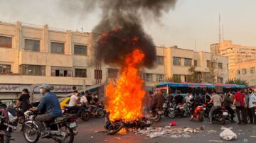 伊朗反獨裁抗議進入第四週 逾180人死亡