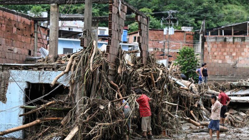委内瑞拉暴雨土石流 整村被毁酿22死逾50人失踪