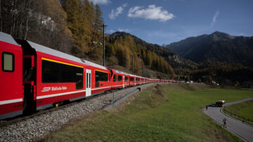 搭乘世界最長列車 秋遊阿爾卑斯美景