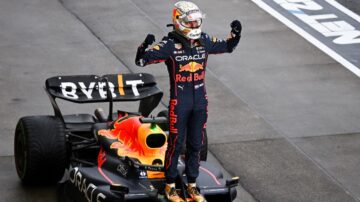 F1日本站 维斯塔潘登顶 提前四站蝉联总冠军