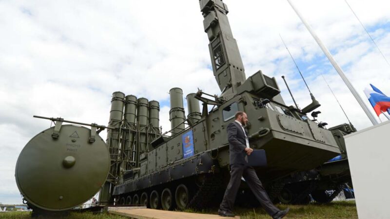 美媒：中共恐将取代俄国成为低端武器市场主要供应商