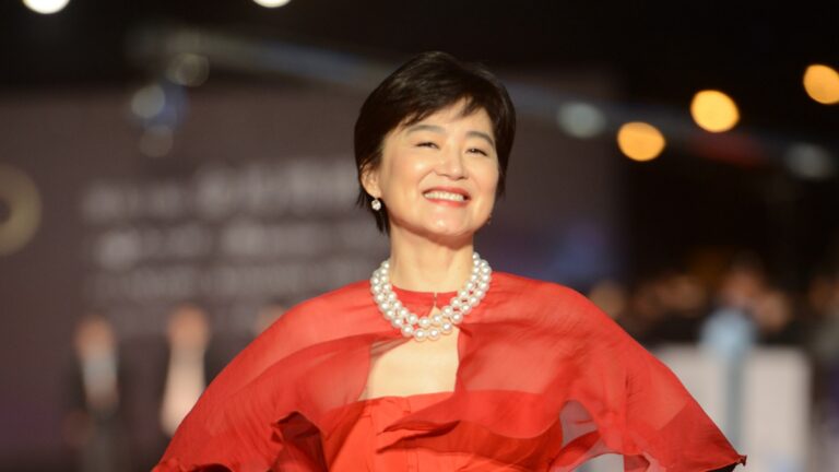 女星林青霞獲頒港大名譽博士 曾出版多本散文集