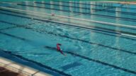 能源危機游泳池限制溫度 法國人自得其樂