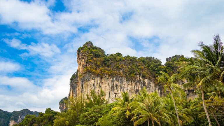 歷史故事：沐英登山開石櫃