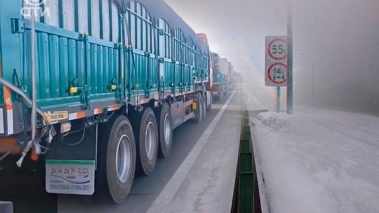 【一線採訪】新疆下雪了 受困大巴司機：差點被凍死