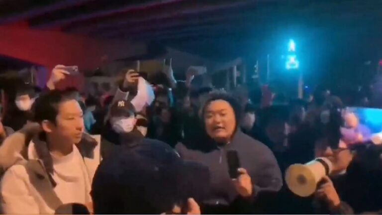 北京亮馬橋抗議現場 學生質問「境外勢力」（視頻）