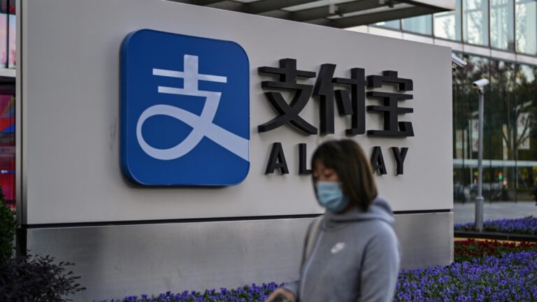 【中國一分鐘】民企變國企！微信錢包、支付寶恐被取消 收割為國有