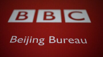 BBC驻华记者被公安打 赵立坚狡辩 英谴责：藉口