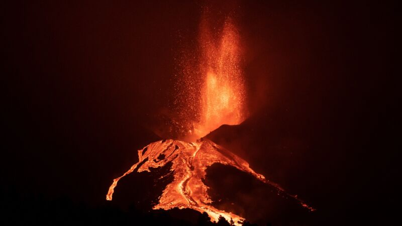 平静近40年后 全球最大活火山喷发