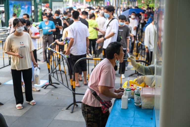 白紙革命遍地開花 廣州人高唱《光輝歲月》