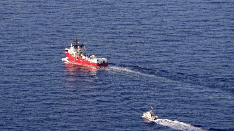 漂流21天移民船终靠岸 安置问题酿意法外交危机