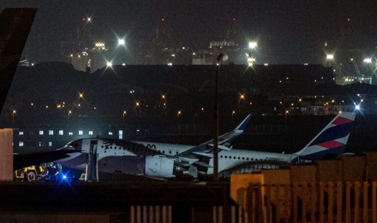 南美航空客機起飛 跑道上撞車起火釀2死(視頻)