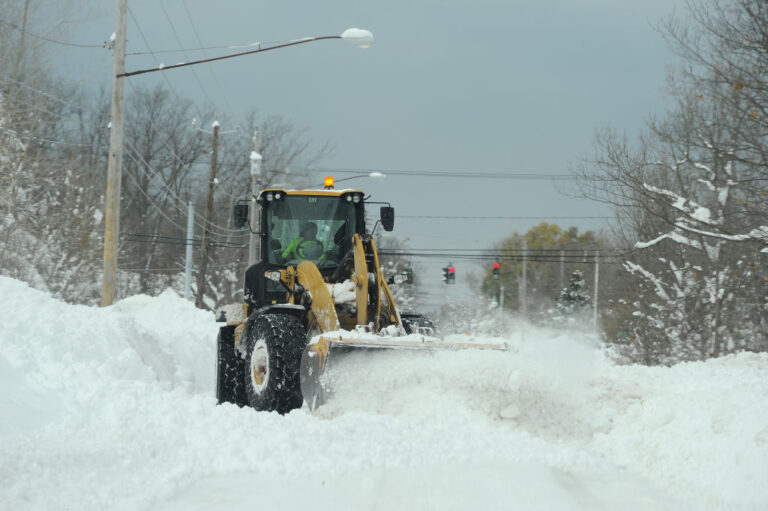 大湖效應風暴襲擊 紐約州西部積雪最高達196公分