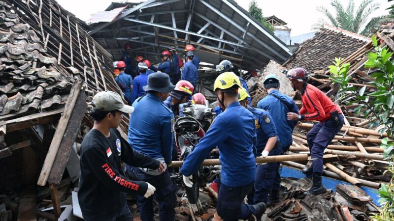 印尼地震死亡增至271人 災民經歷生離死別對未來茫然
