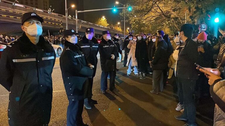 抗議雲起 上海等多地警察查民眾手機 網友支招